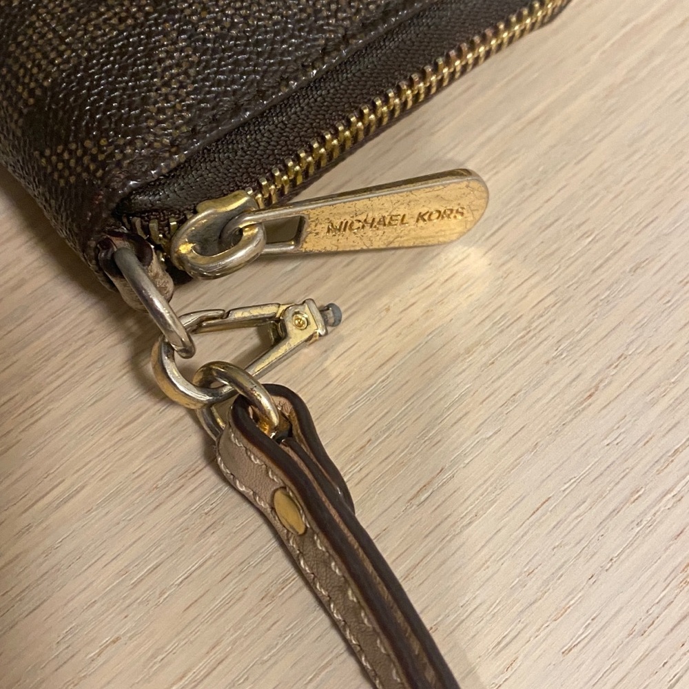 Micheal Kors wallet - Picture 5 of 7